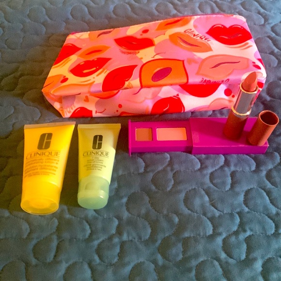Clinique Bundle - Picture 1 of 6